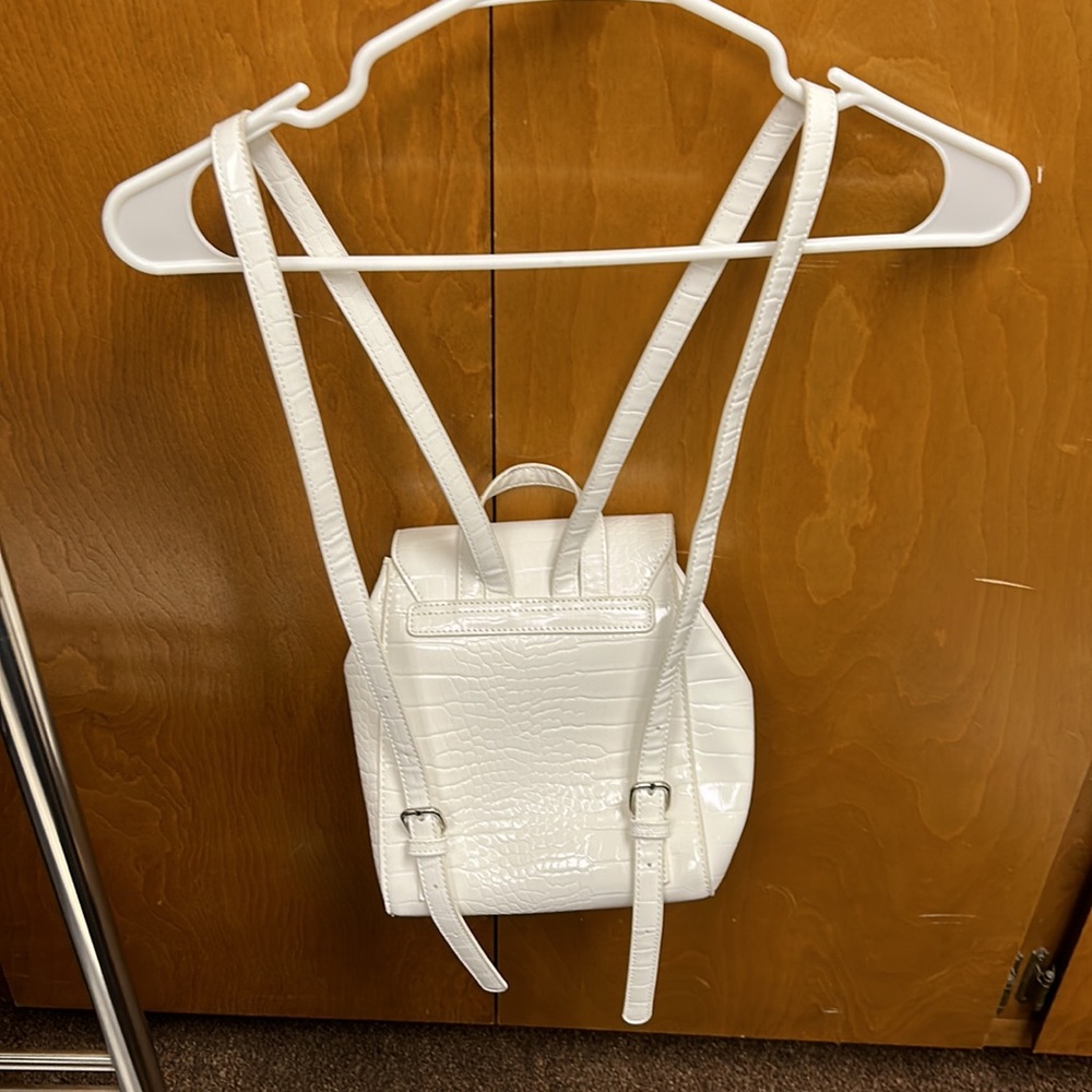 Forever 21 White Croc-Embossed Backpack - Picture 3 of 4